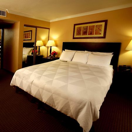 Buena Park Grand Hotel & Suites Ruang foto
