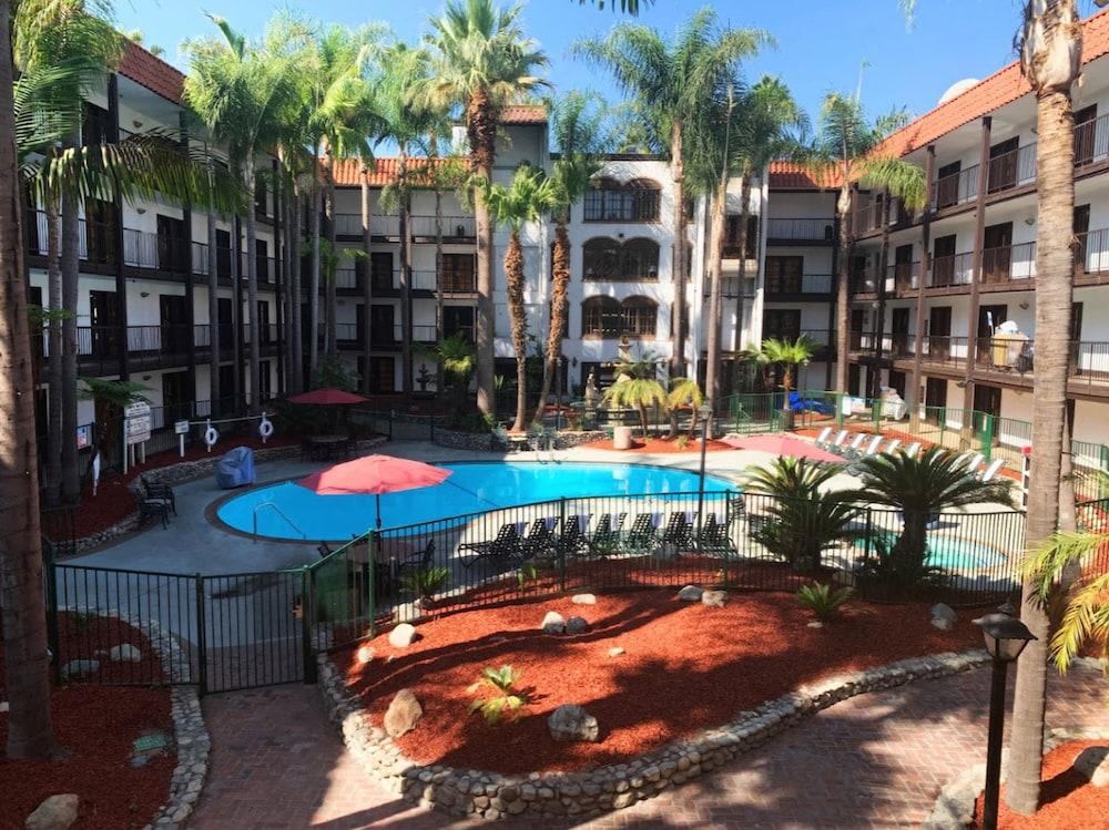 Buena Park Grand Hotel & Suites Bagian luar foto