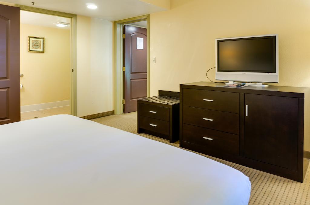 Buena Park Grand Hotel & Suites Bagian luar foto