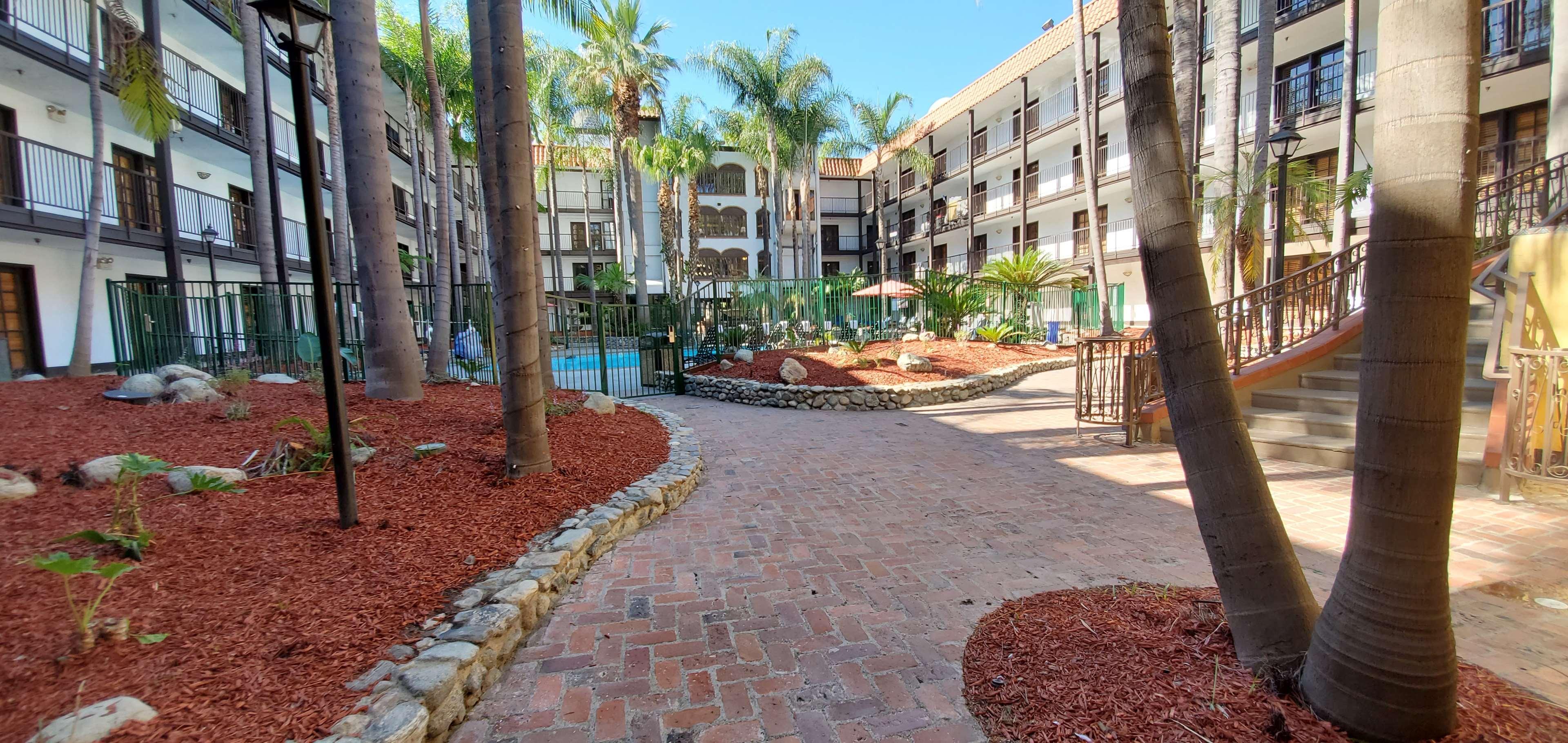 Buena Park Grand Hotel & Suites Bagian luar foto