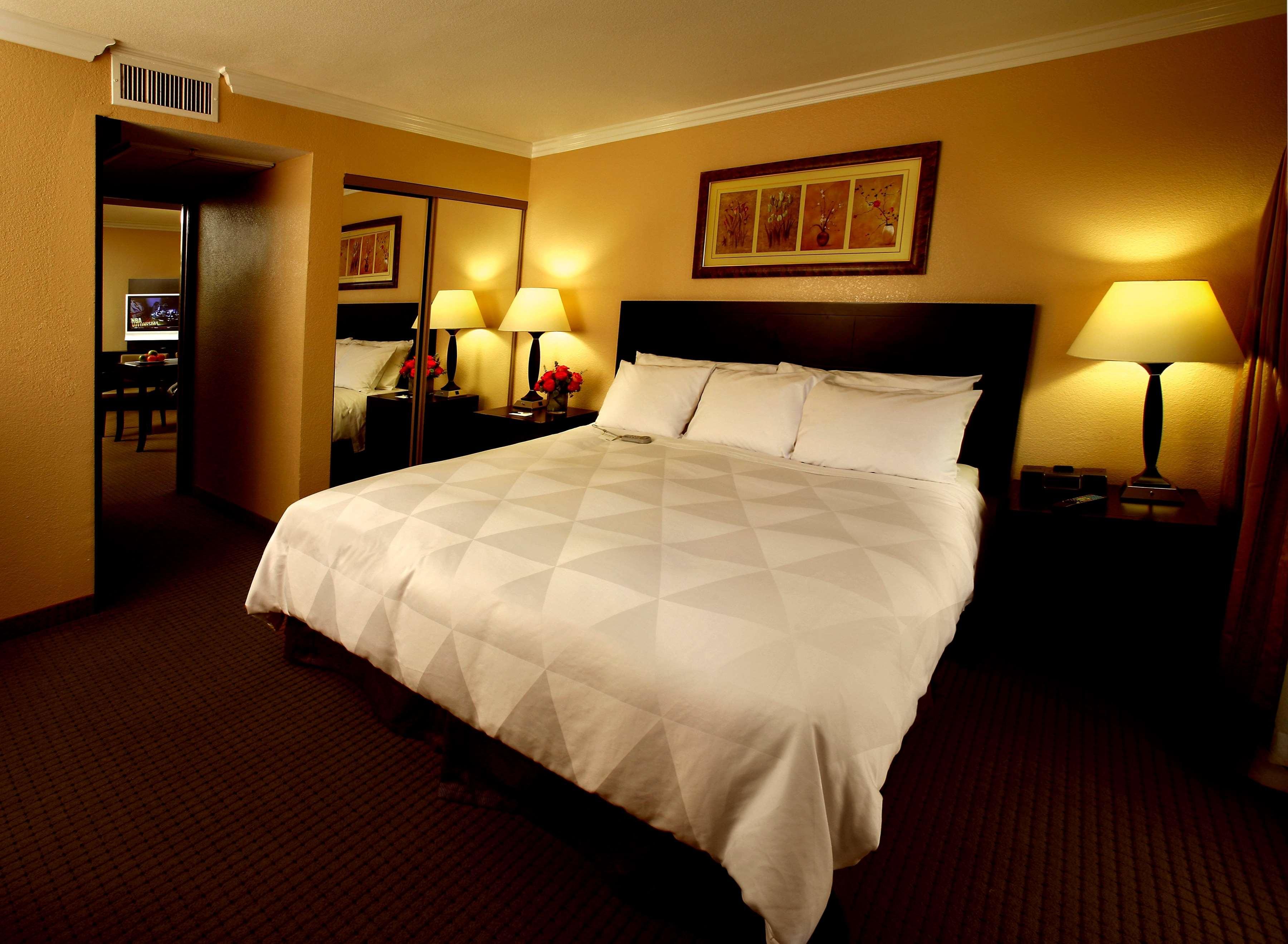 Buena Park Grand Hotel & Suites Ruang foto