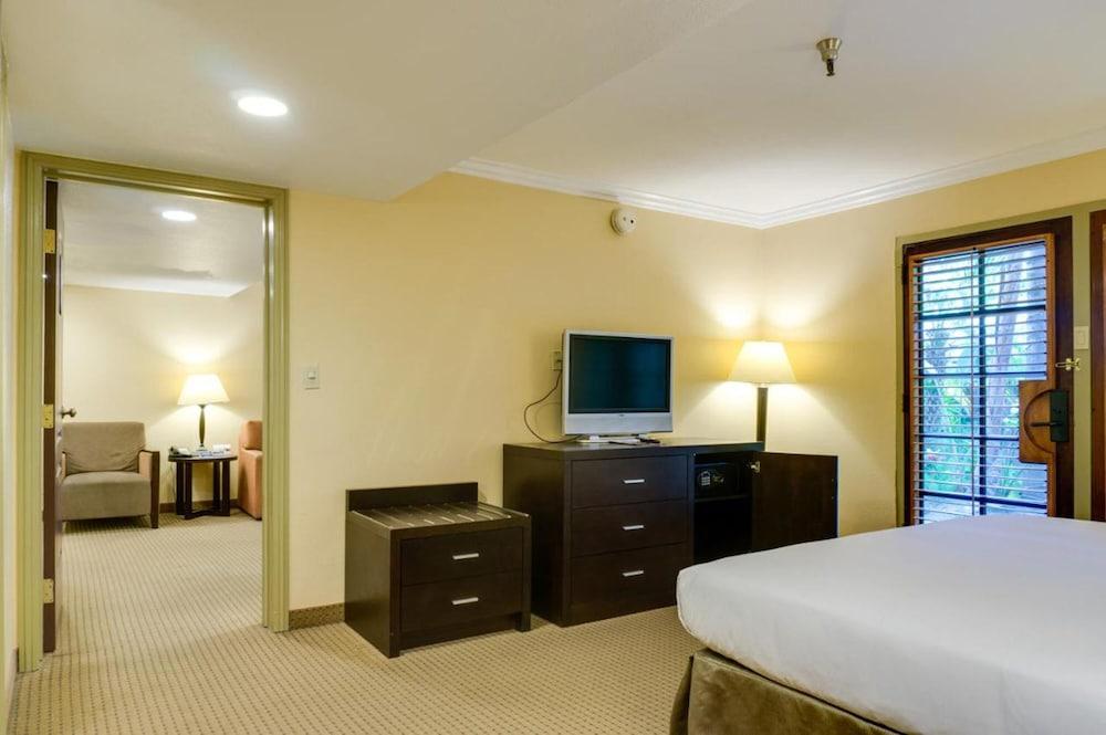 Buena Park Grand Hotel & Suites Bagian luar foto